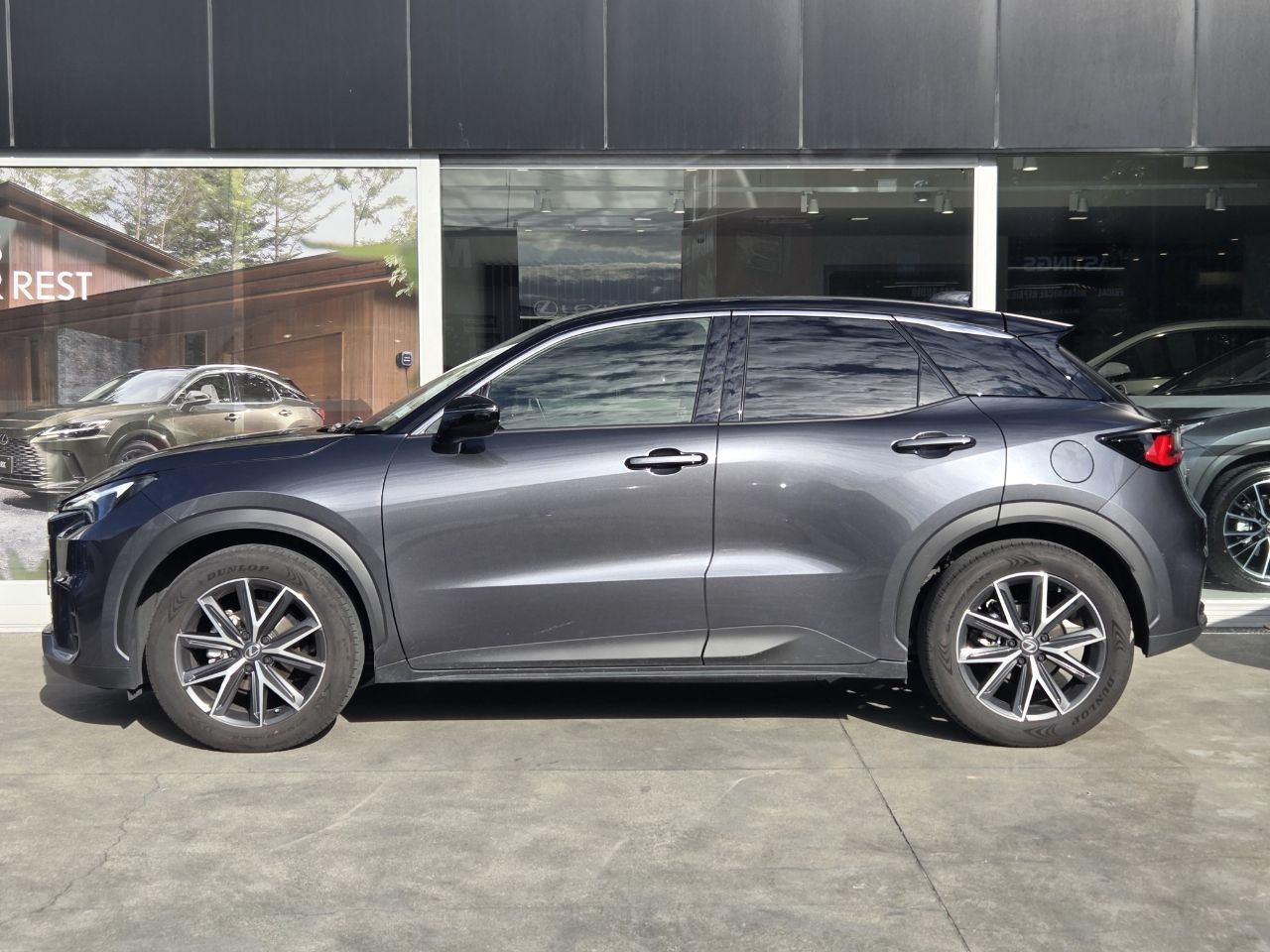 Vehicle image 5