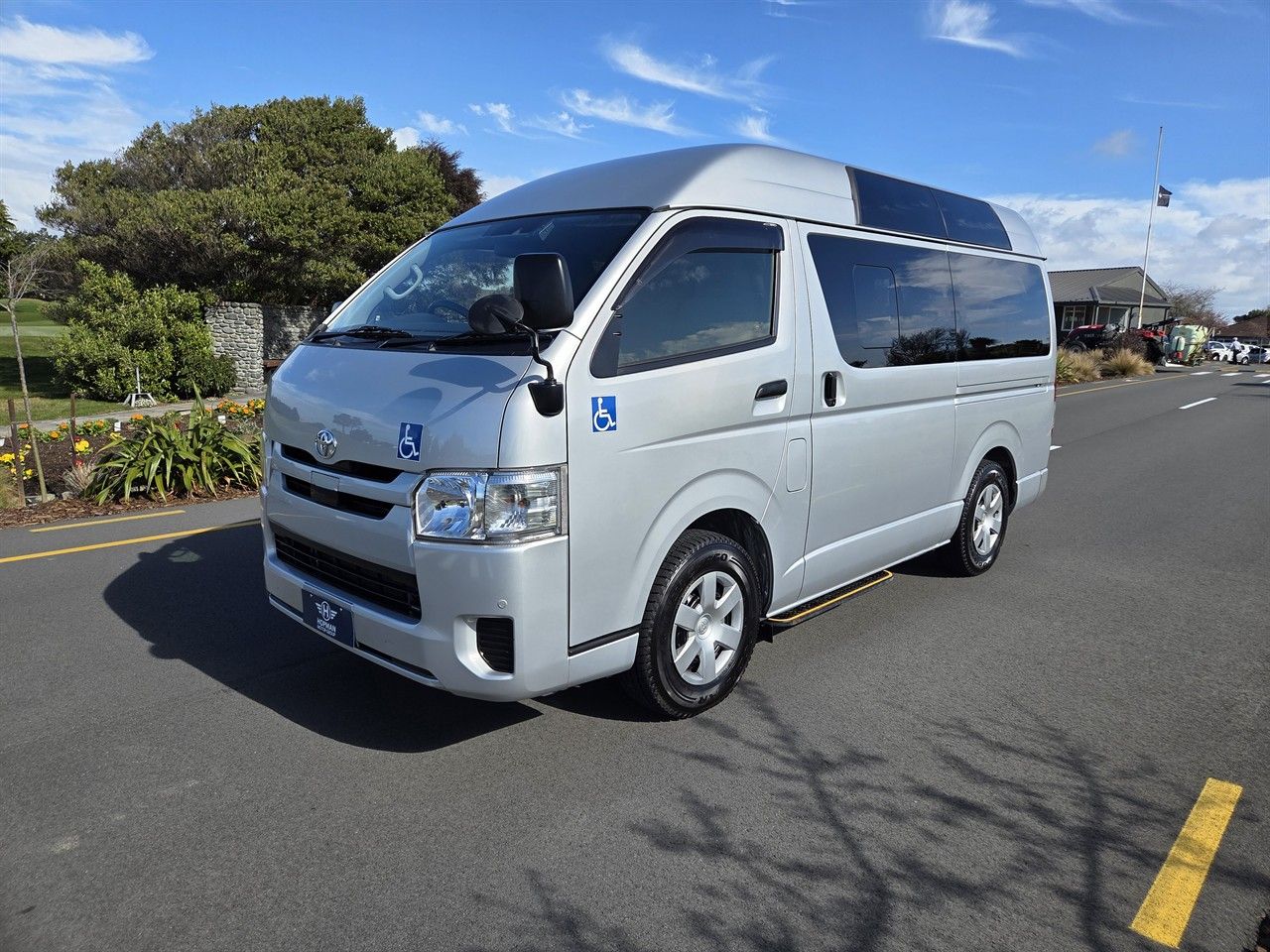 Vehicle image 3