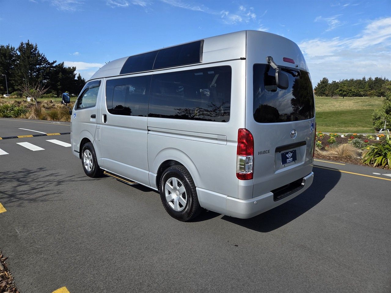 Vehicle image 5