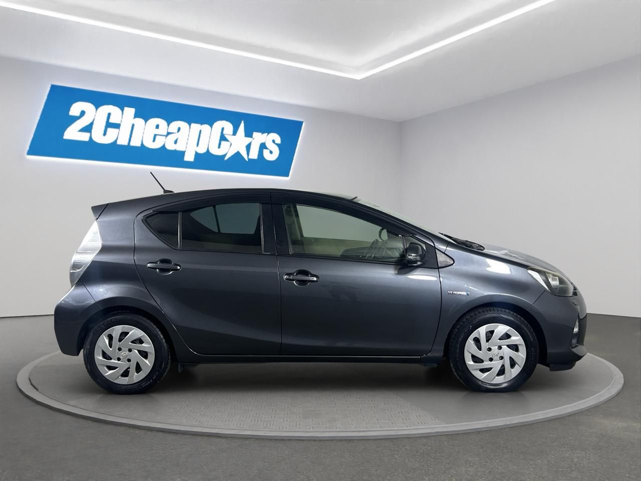 Vehicle image 4
