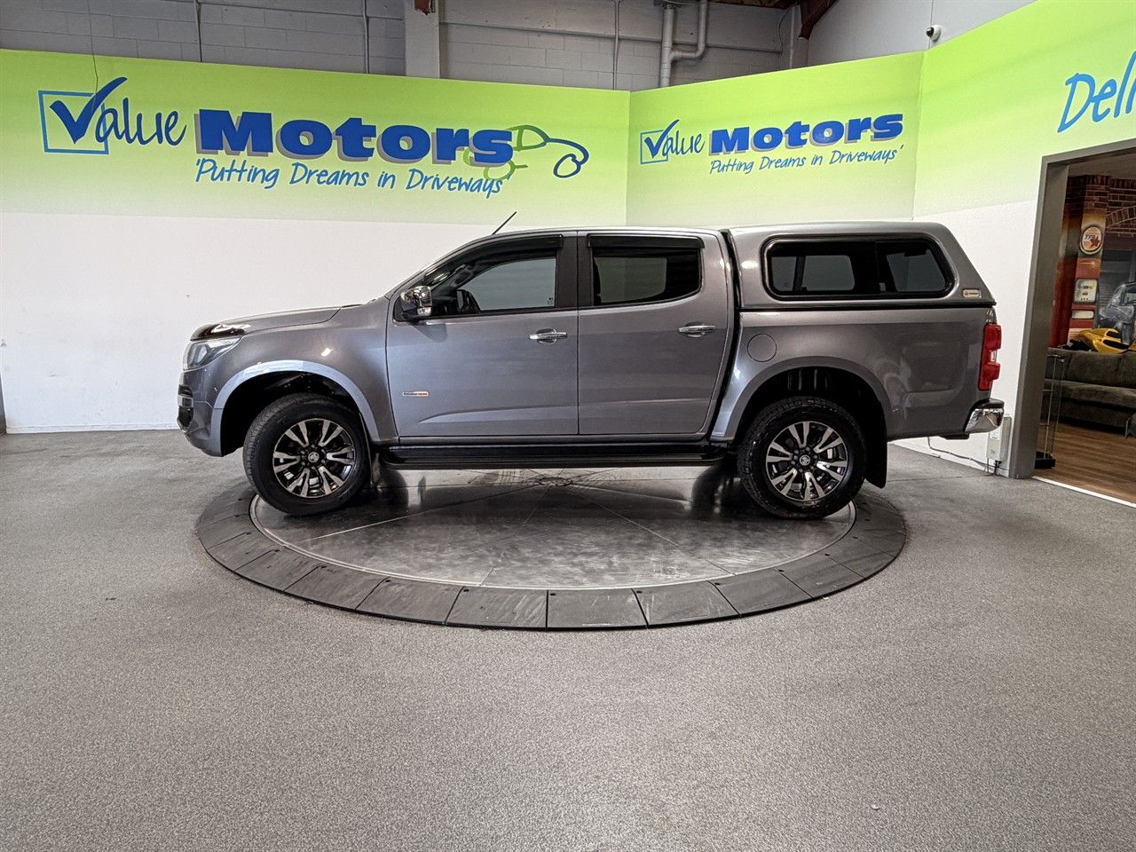 Vehicle image 4