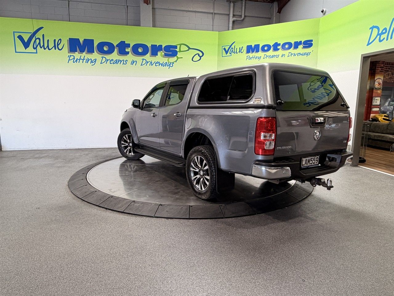 Vehicle image 5