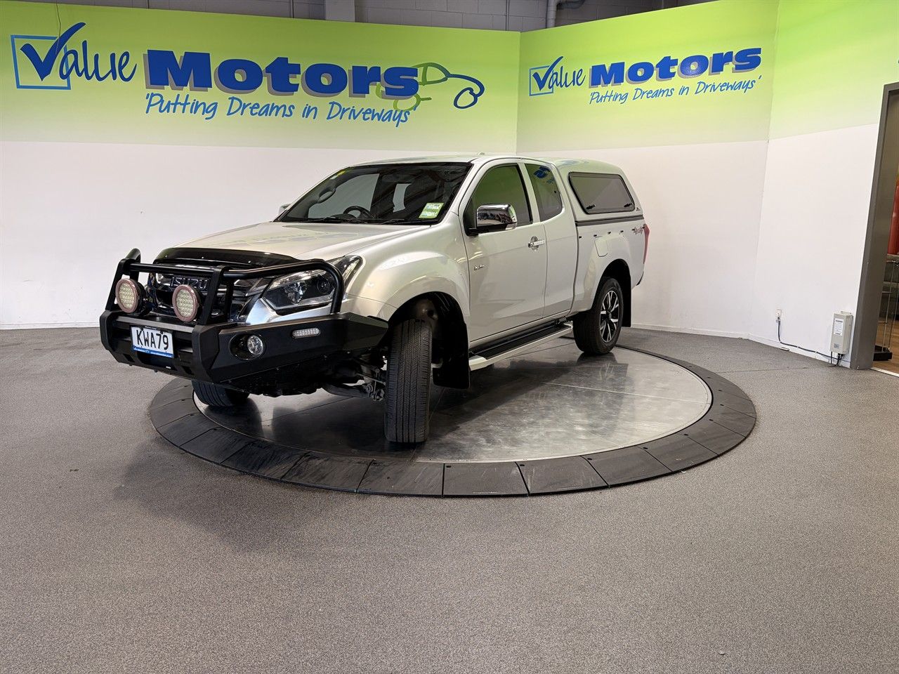Vehicle image 3