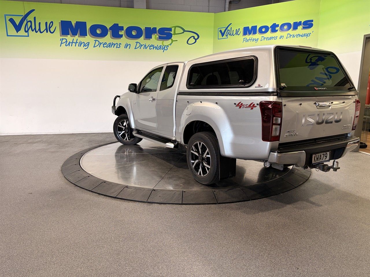 Vehicle image 5