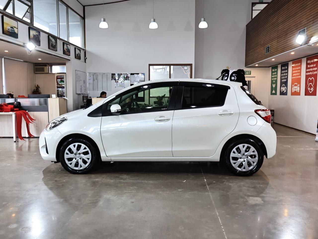 Vehicle image 5