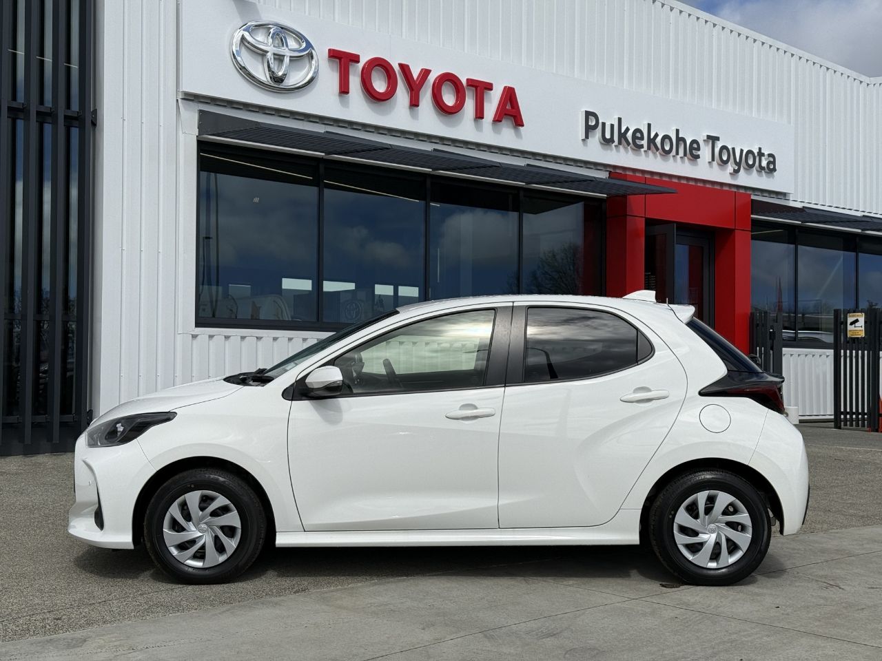 Vehicle image 5