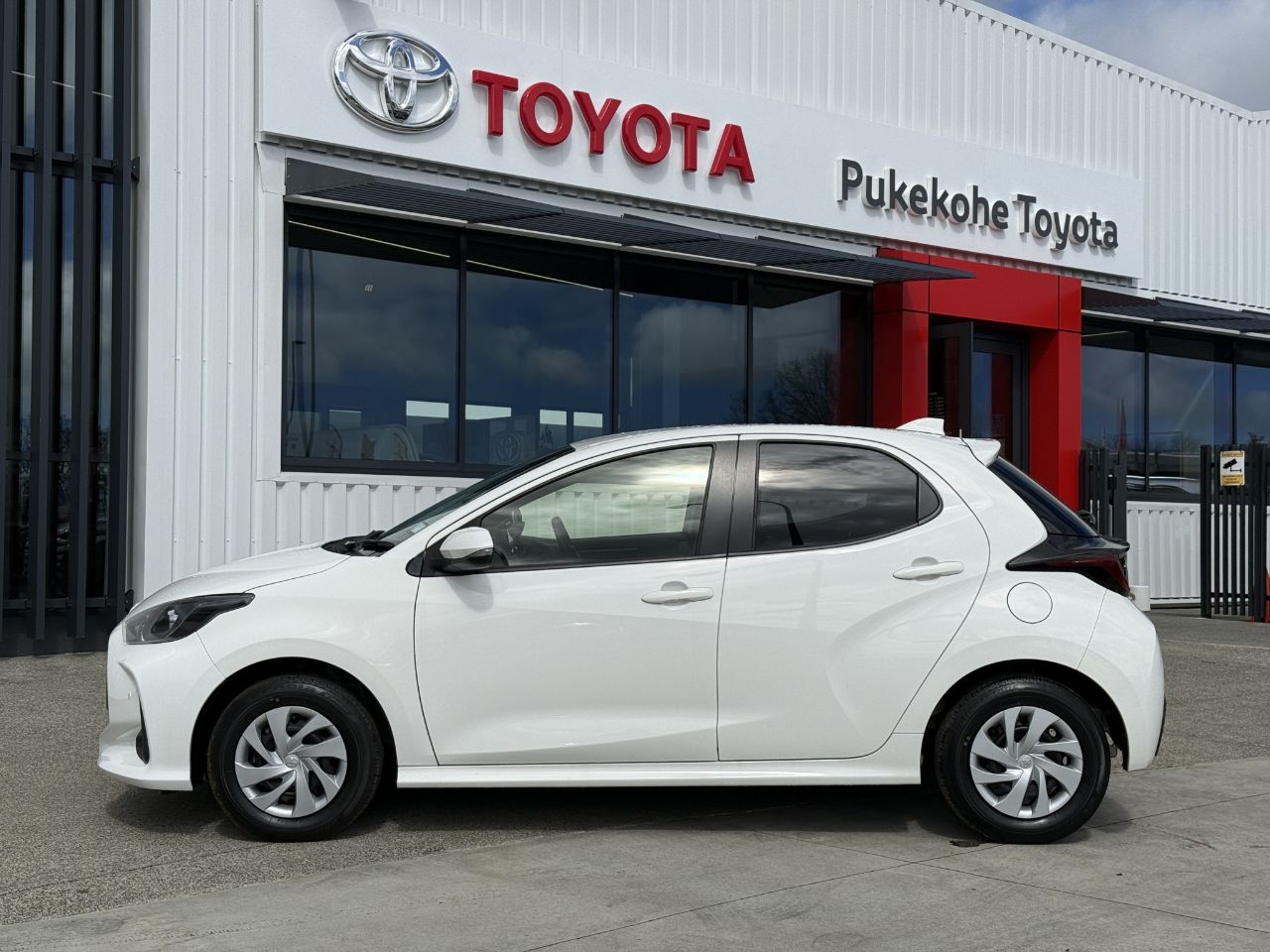 Vehicle image 5