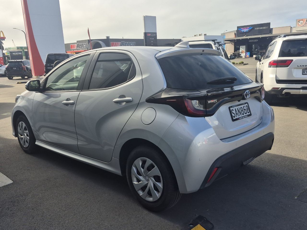 Vehicle image 5