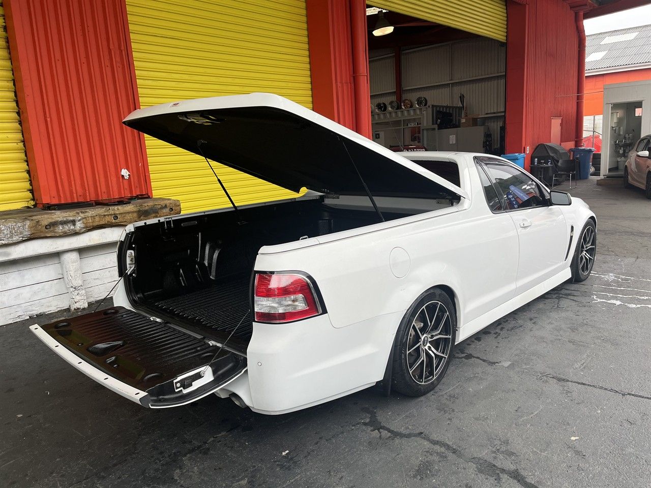 Vehicle image 5