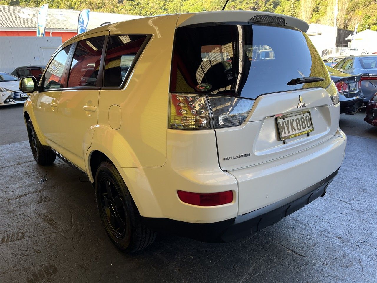 Vehicle image 4