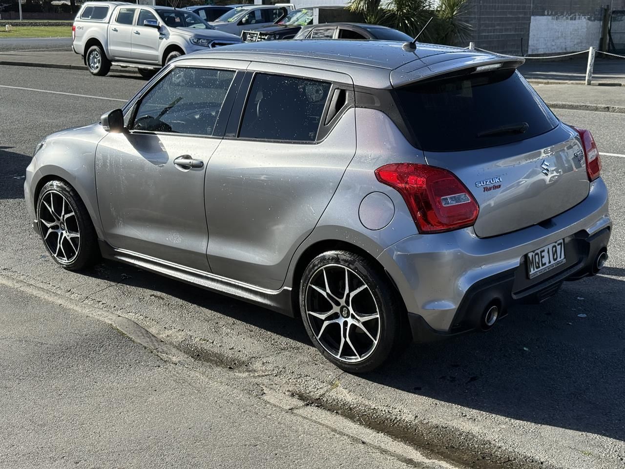 Vehicle image 4