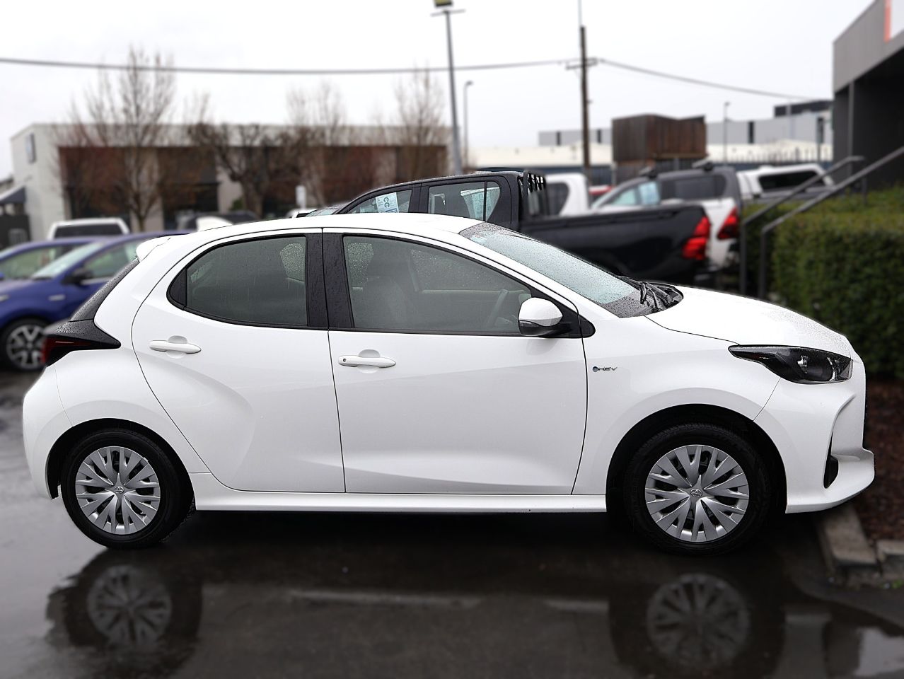 Vehicle image 4