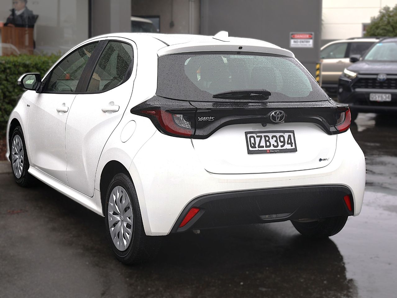 Vehicle image 5