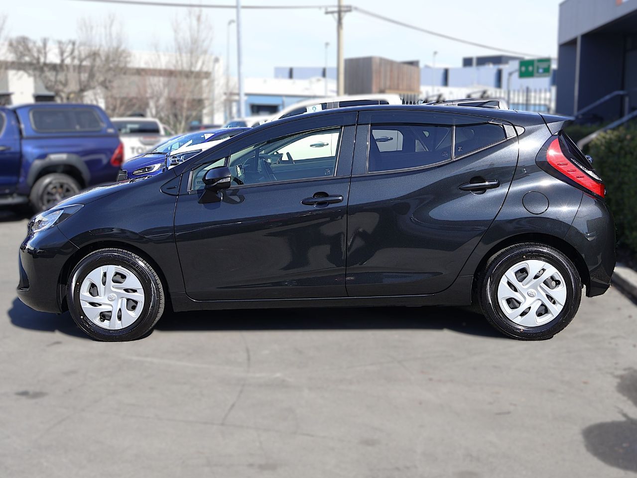 Vehicle image 4