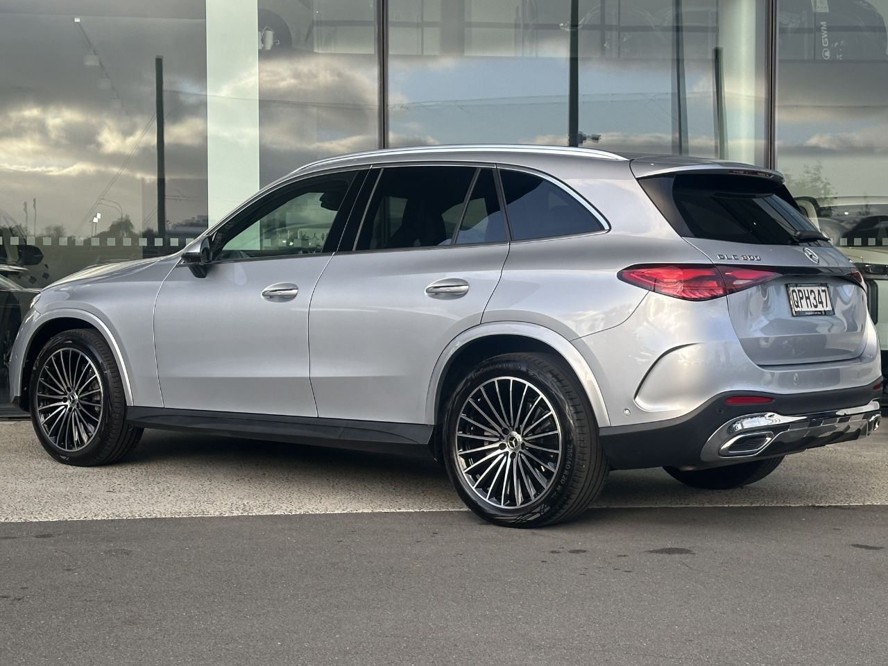 Vehicle image 5