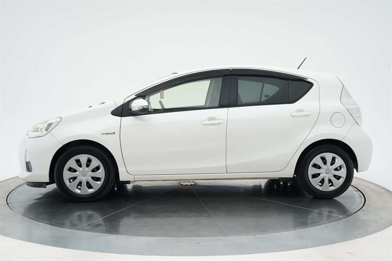 Vehicle image 4