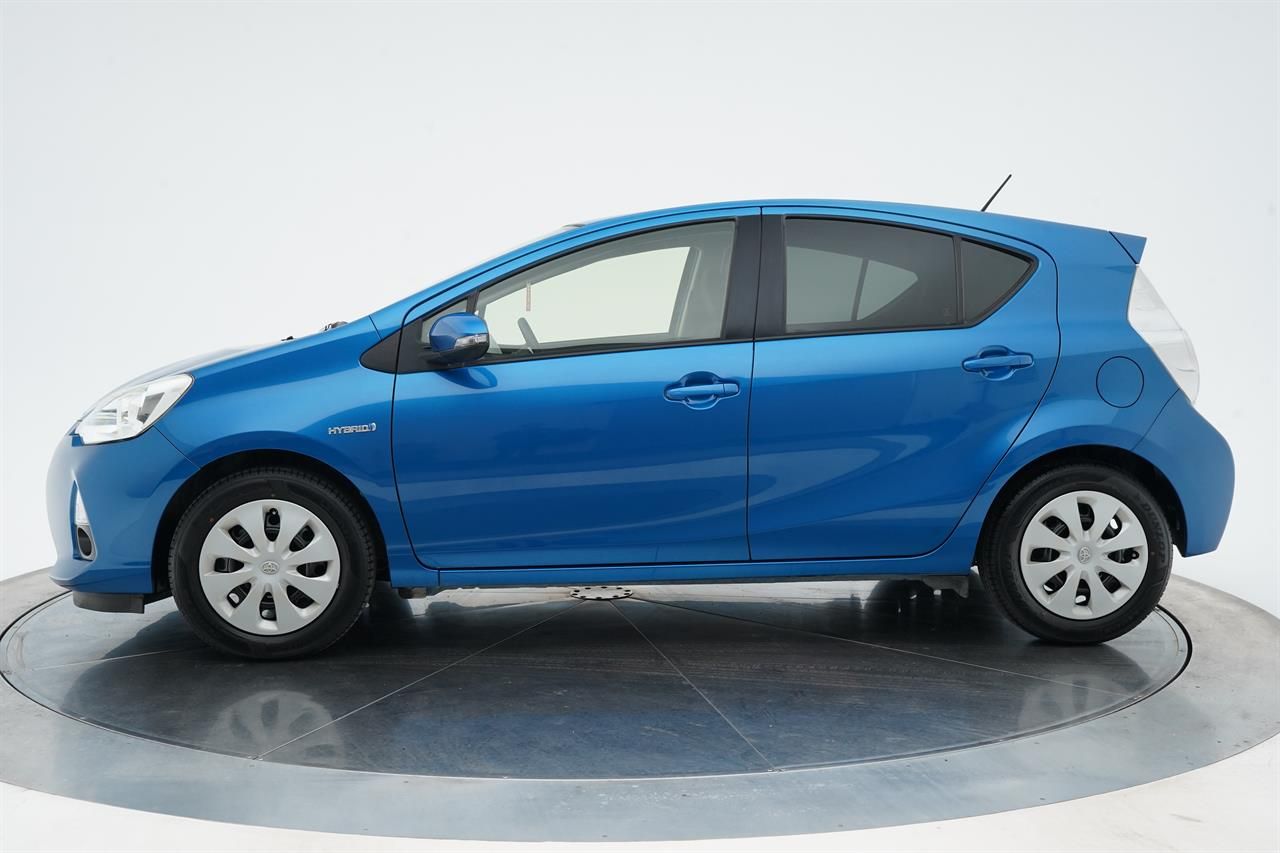 Vehicle image 4