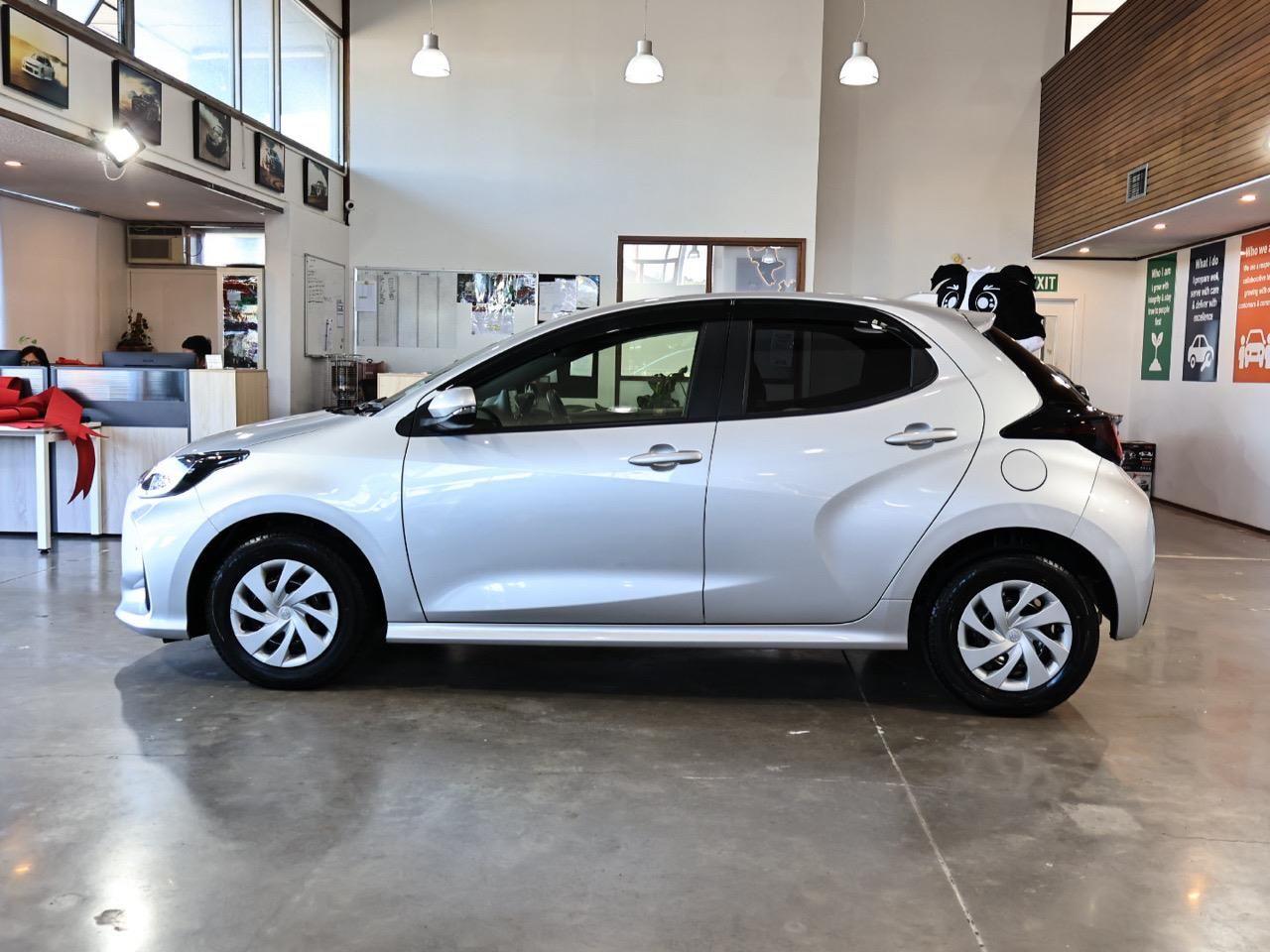 Vehicle image 5