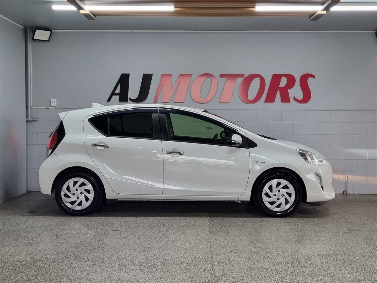 Vehicle image 5