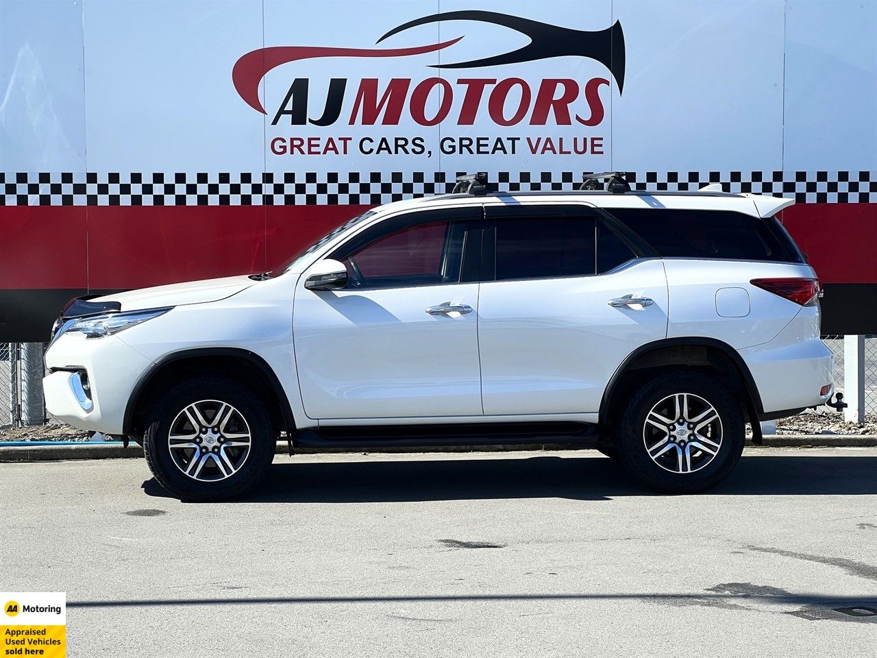 Vehicle image 5