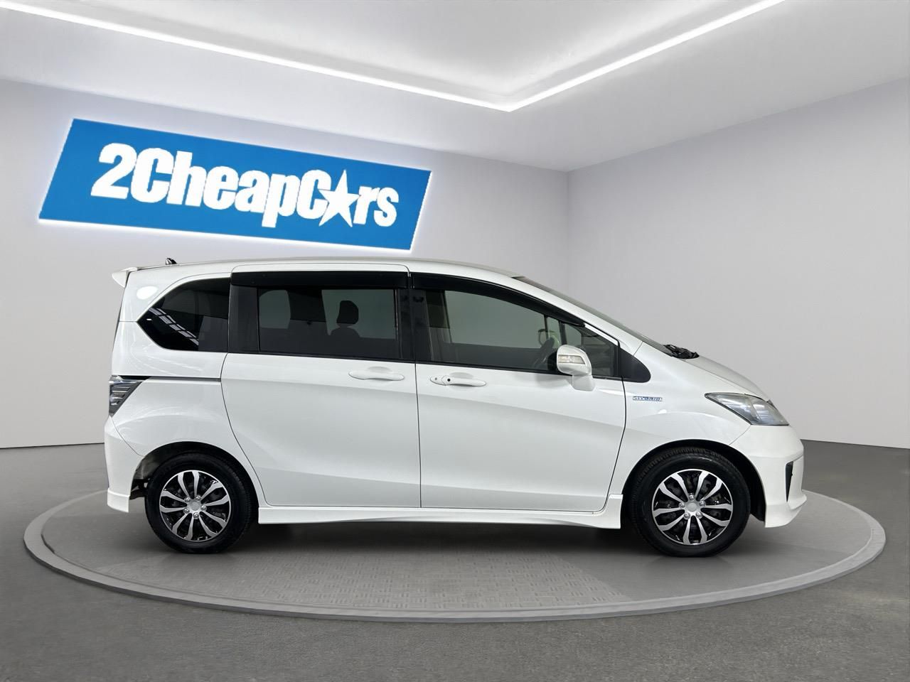 Vehicle image 4