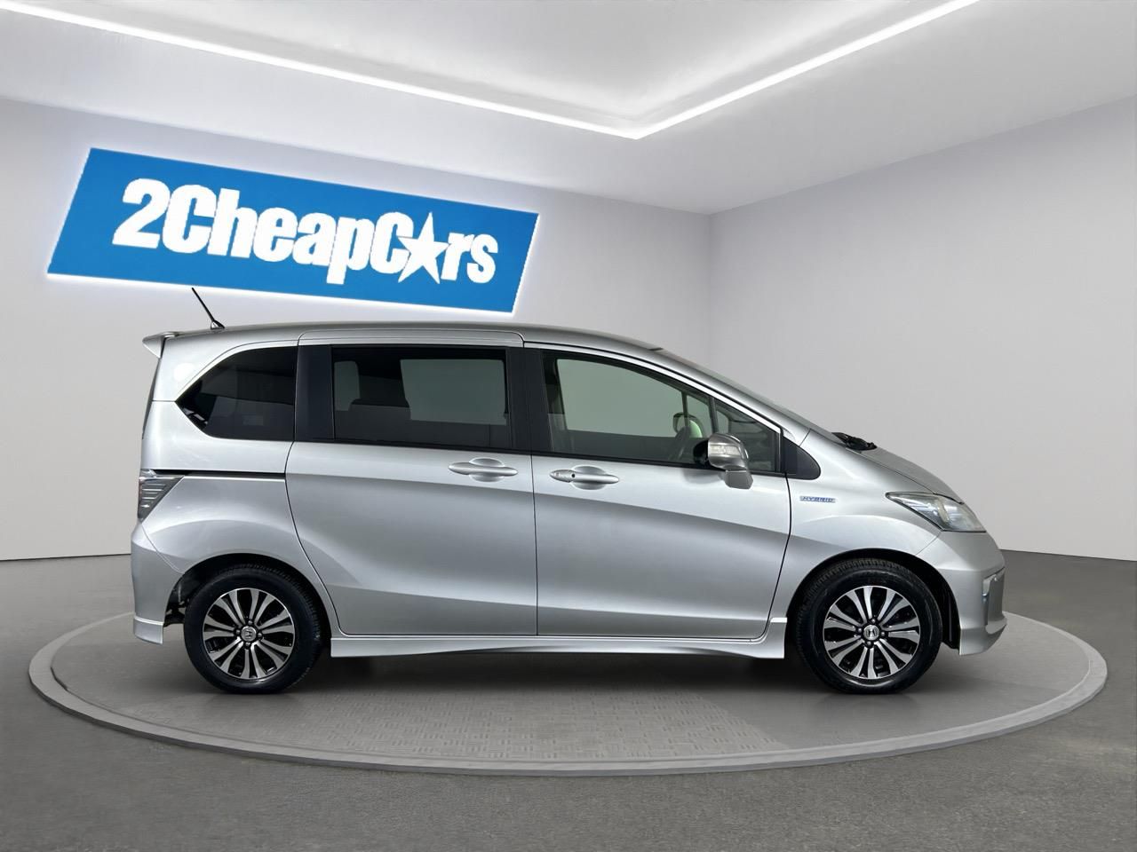 Vehicle image 4