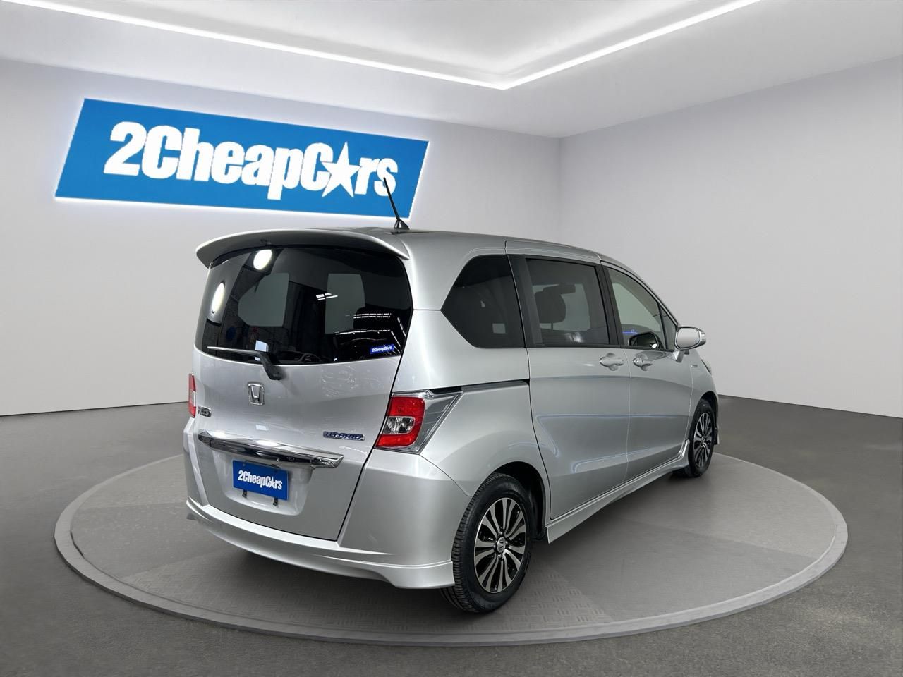 Vehicle image 5