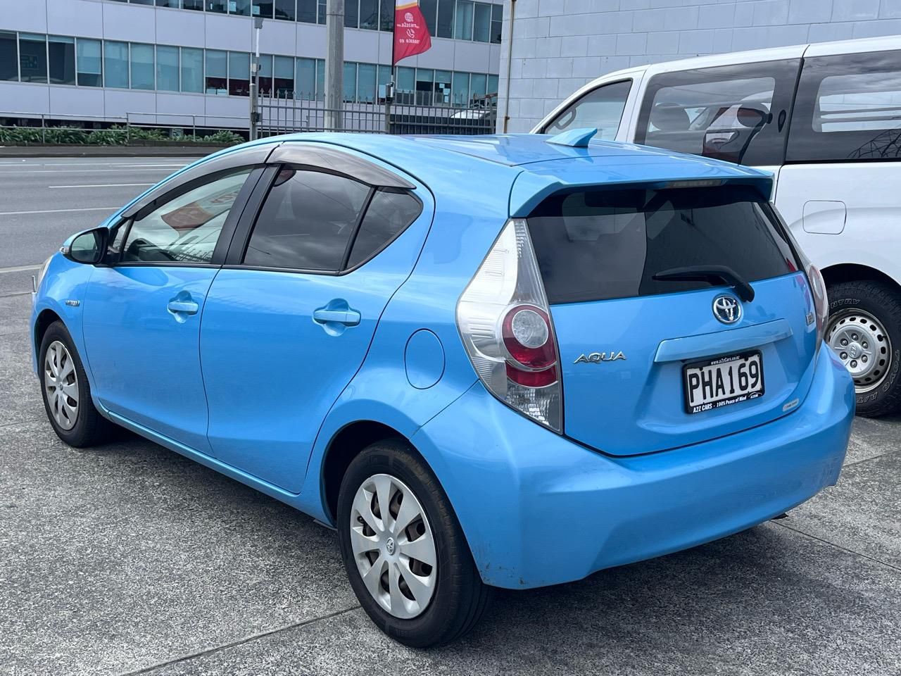 Vehicle image 4