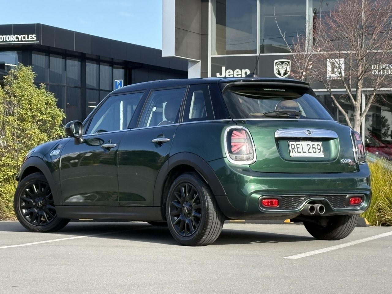 Vehicle image 4