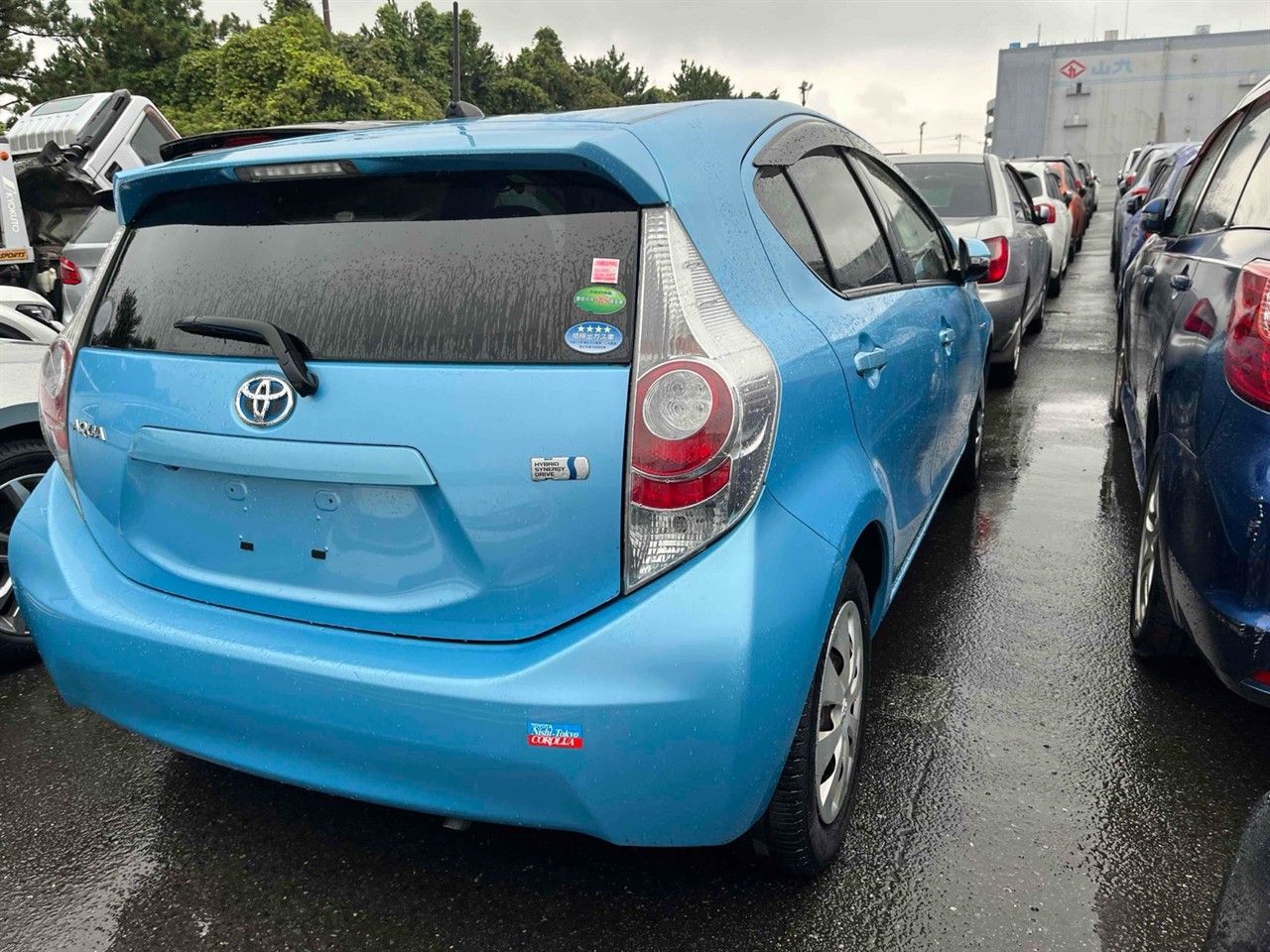 Vehicle image 4