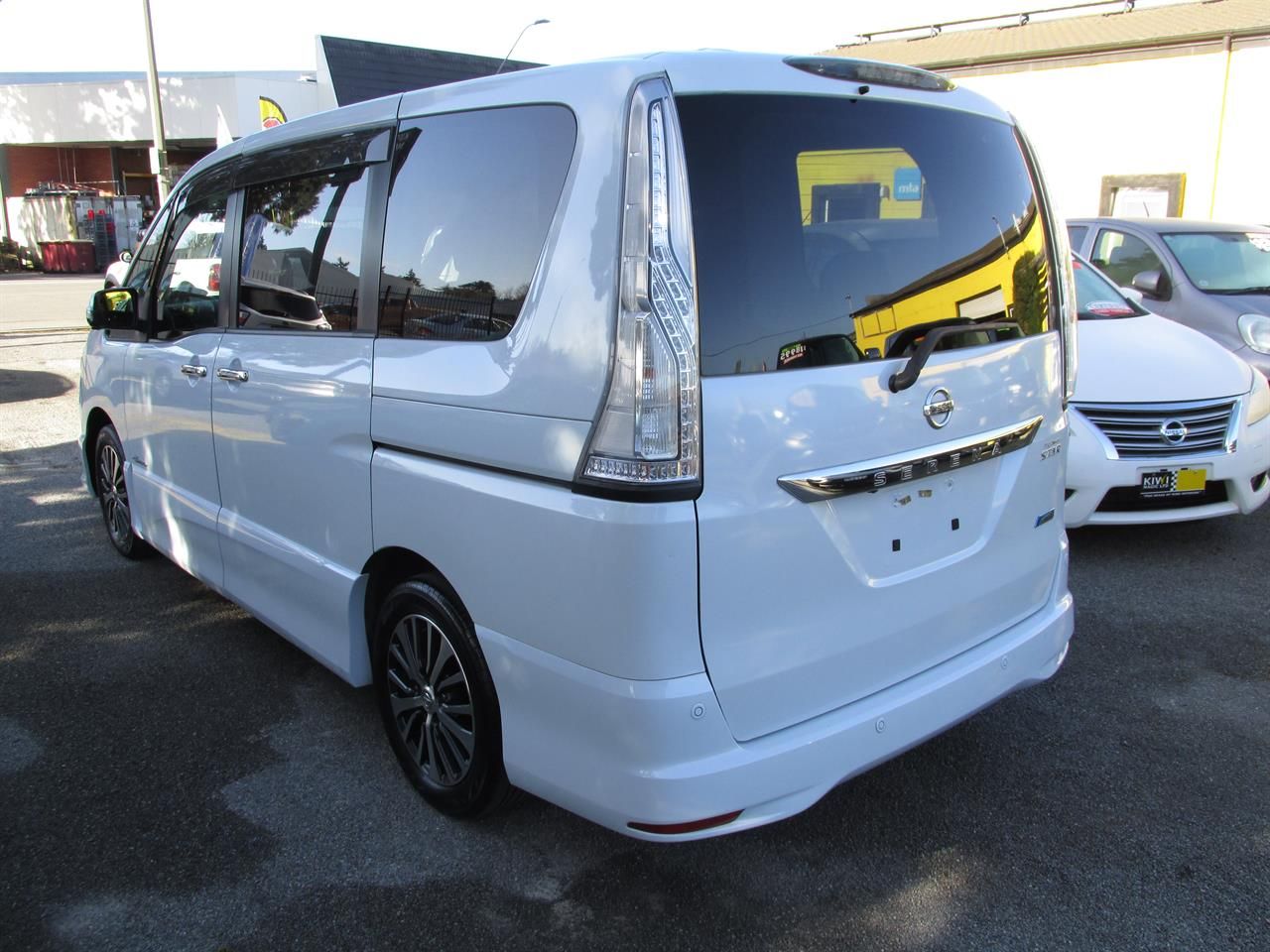 Vehicle image 4