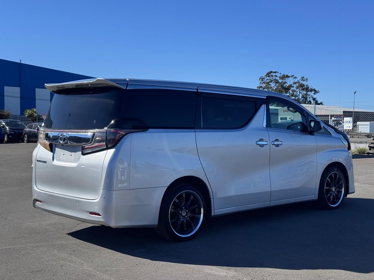 Vehicle image 4