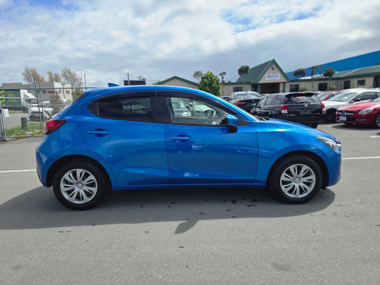 Vehicle image 4