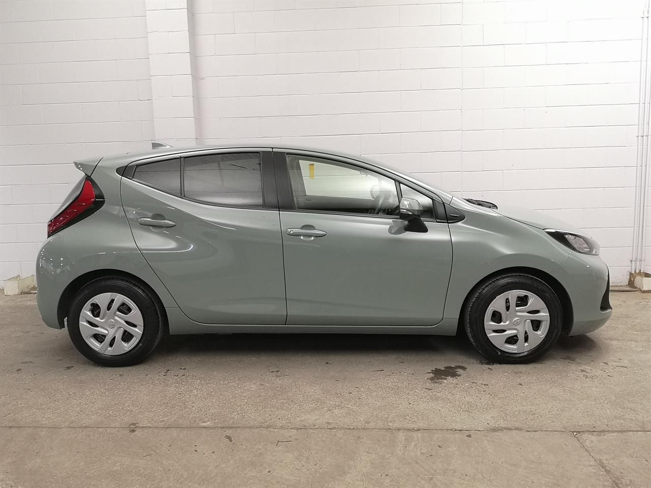 Vehicle image 3