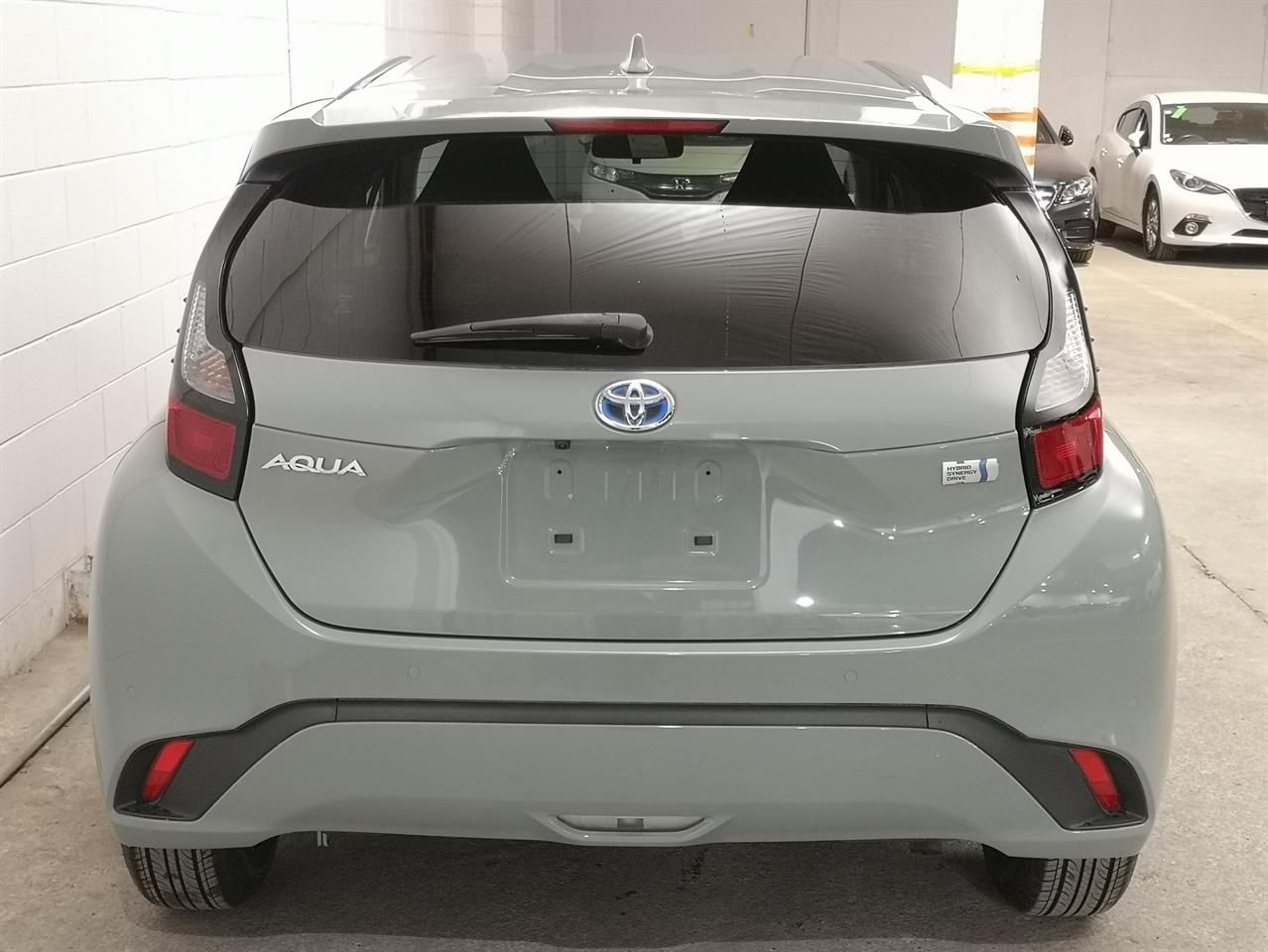 Vehicle image 5