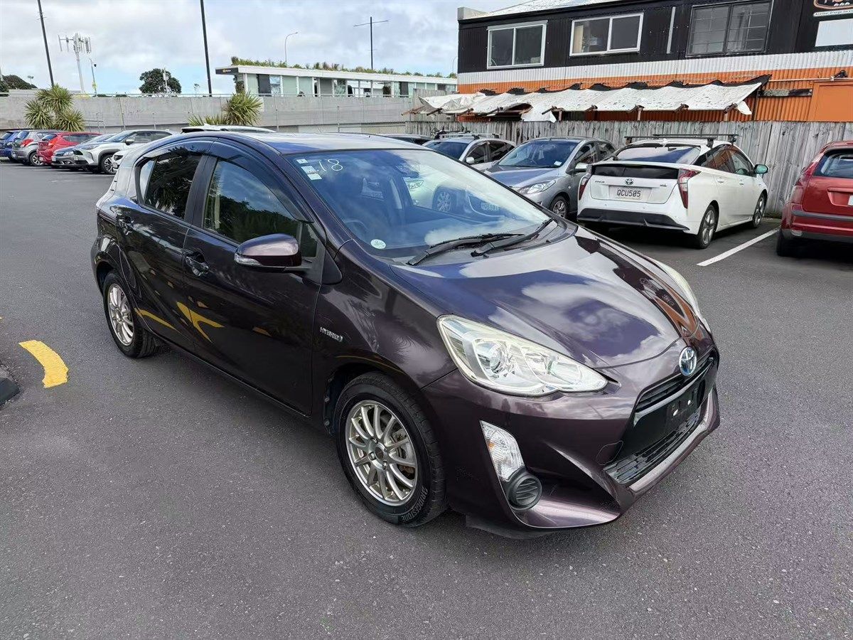 Vehicle image 3