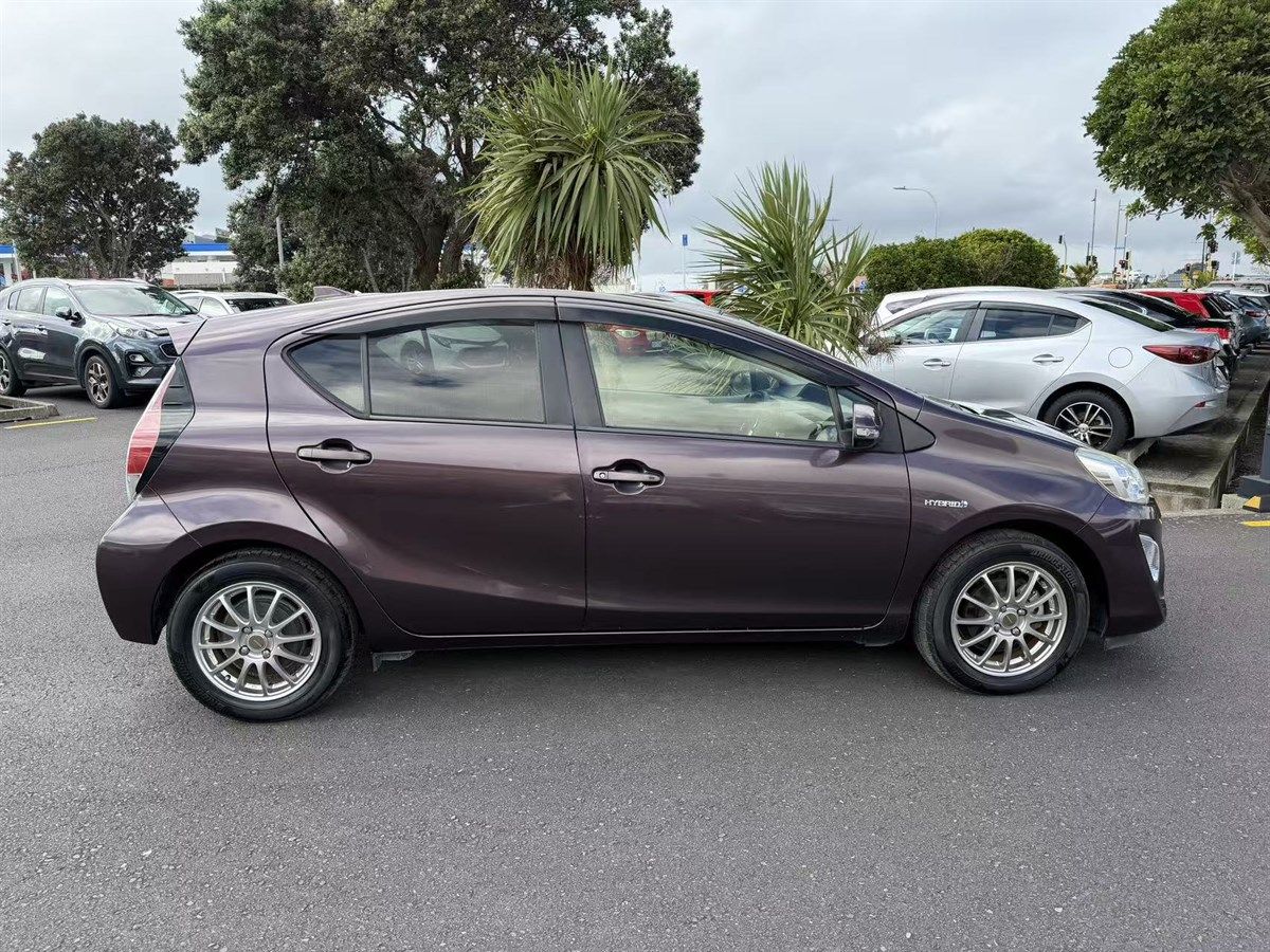 Vehicle image 4