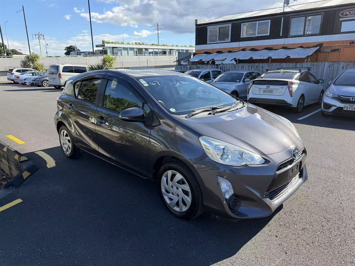 Vehicle image 3