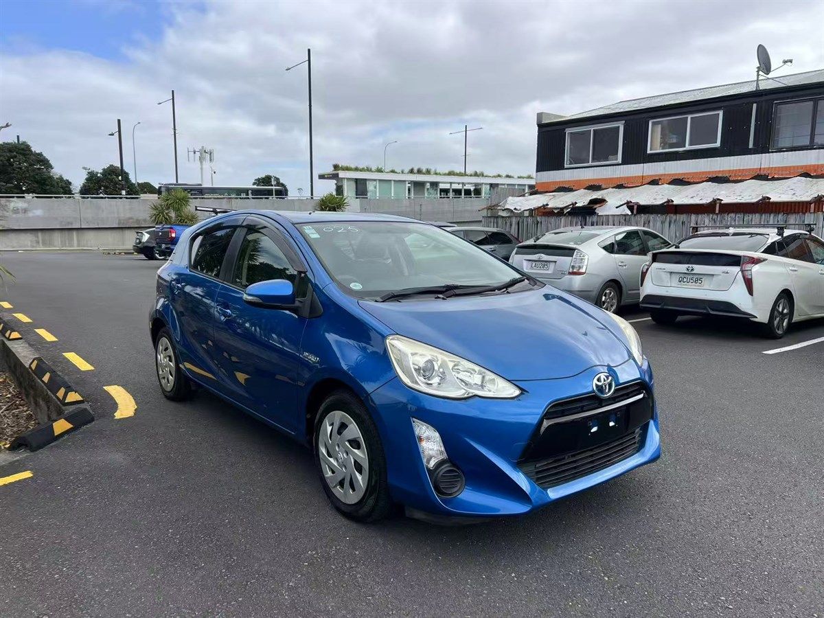 Vehicle image 3