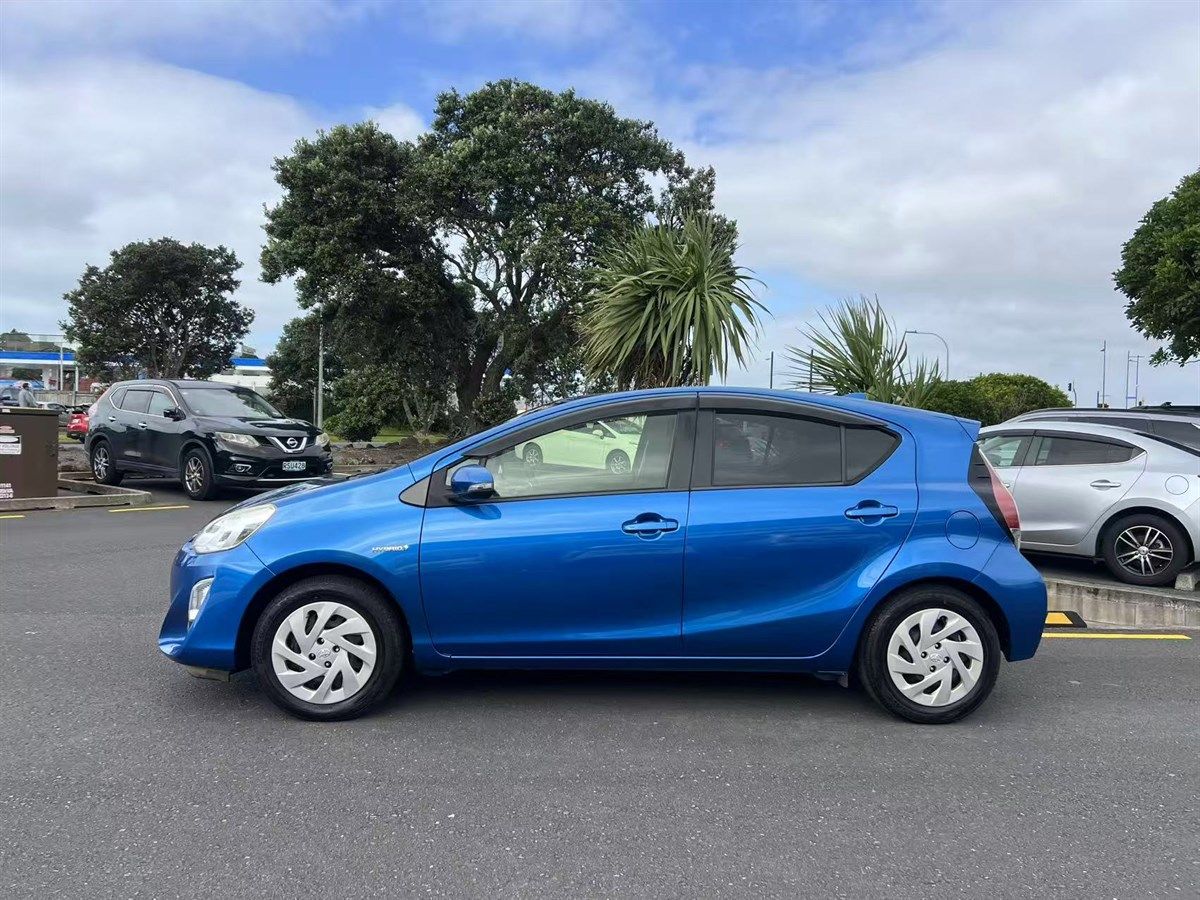 Vehicle image 4