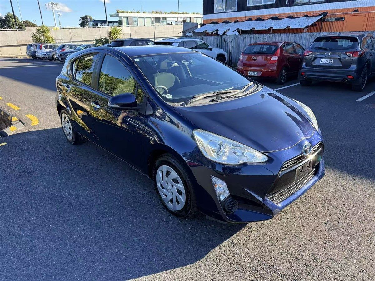 Vehicle image 3
