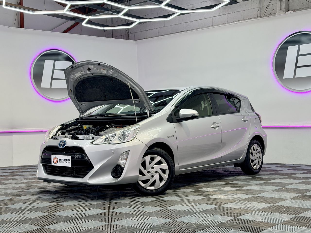 Vehicle image 3