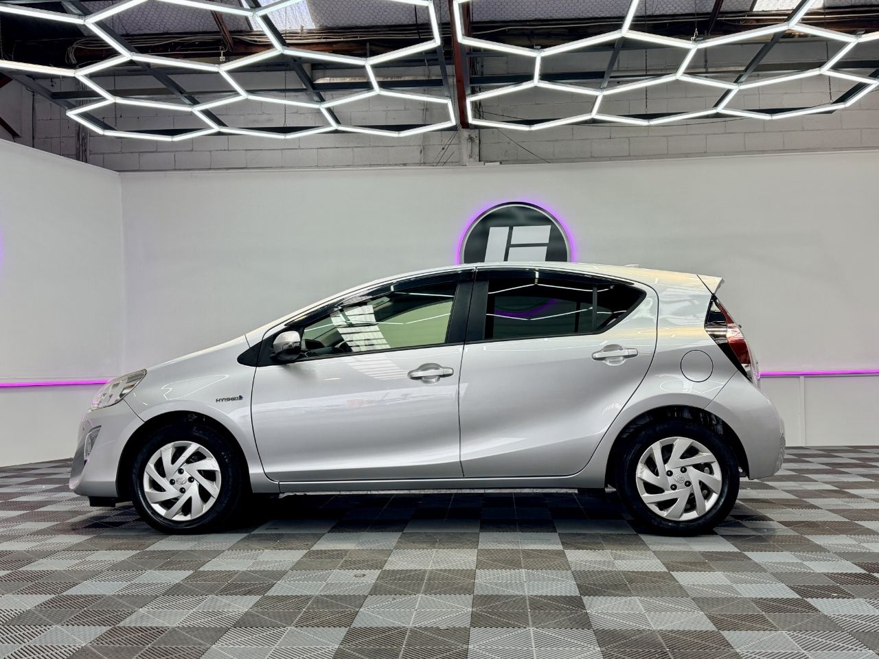 Vehicle image 5