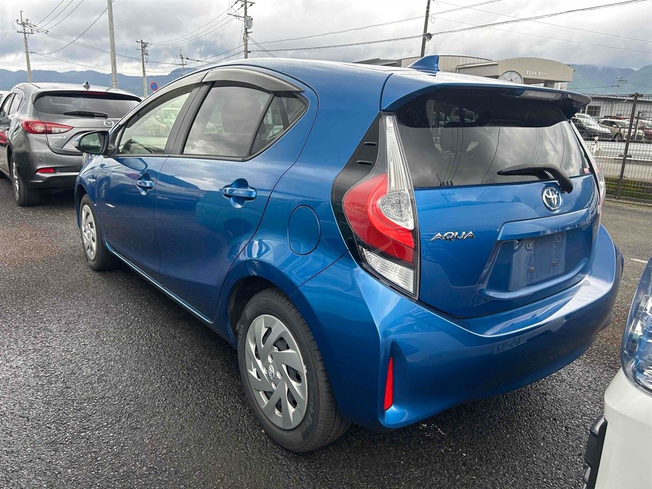 Vehicle image 2