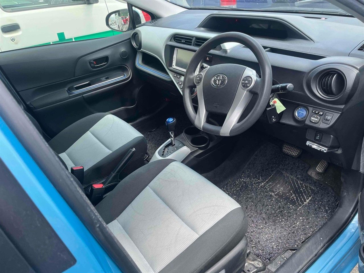 Vehicle image 4