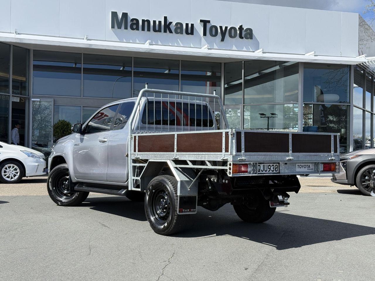 Vehicle image 4