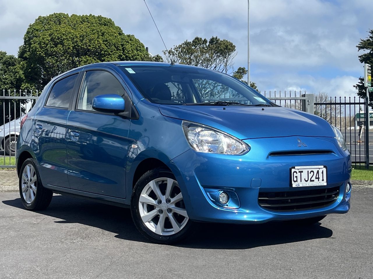 Vehicle image 3
