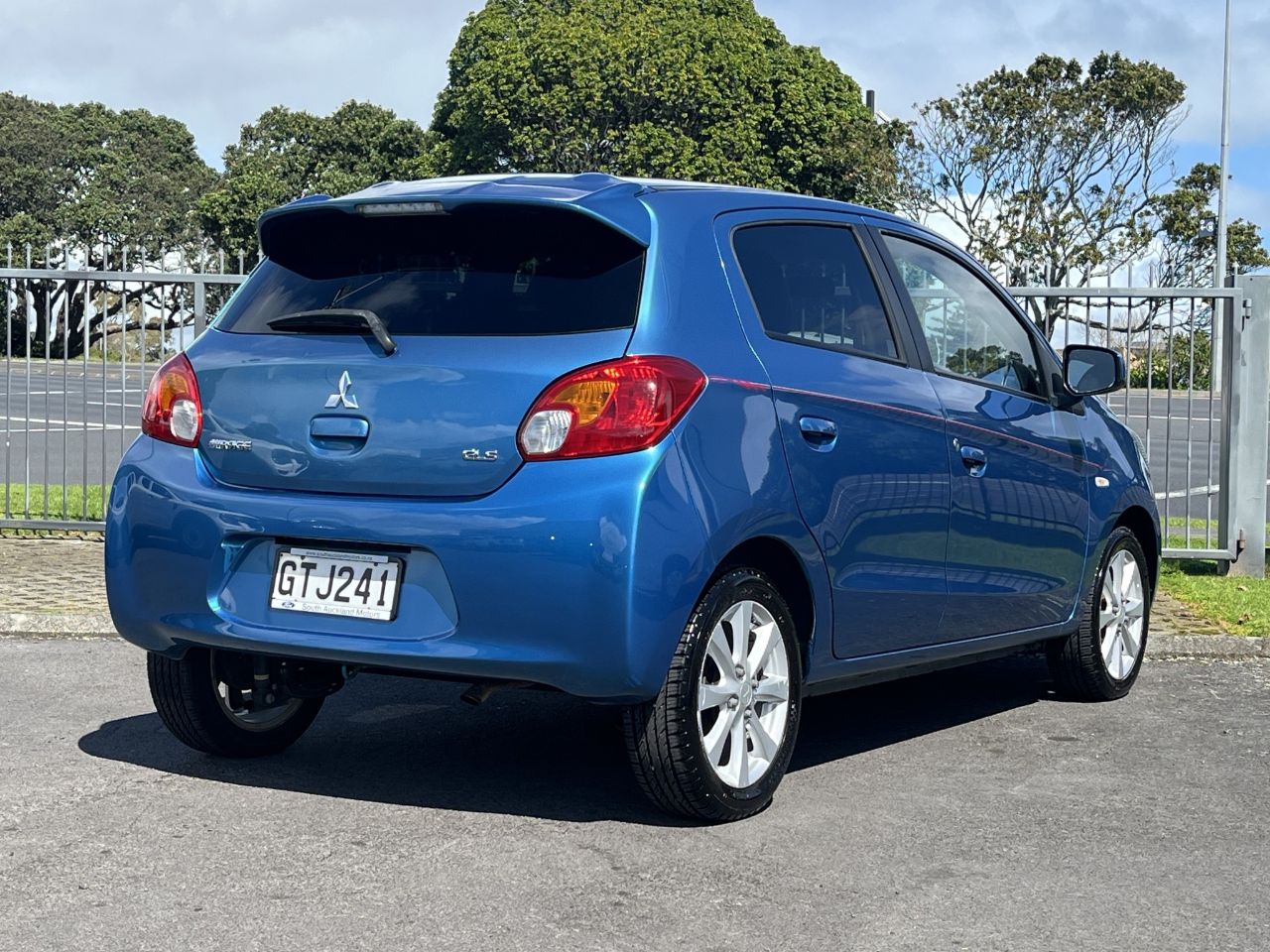 Vehicle image 5