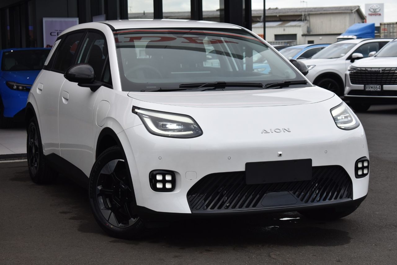 Vehicle image 3