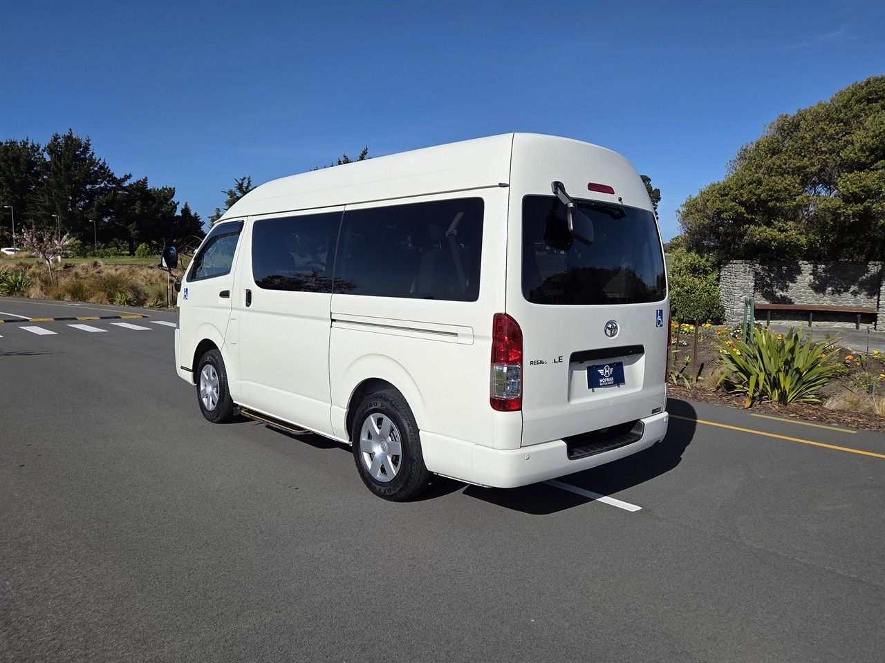 Vehicle image 5